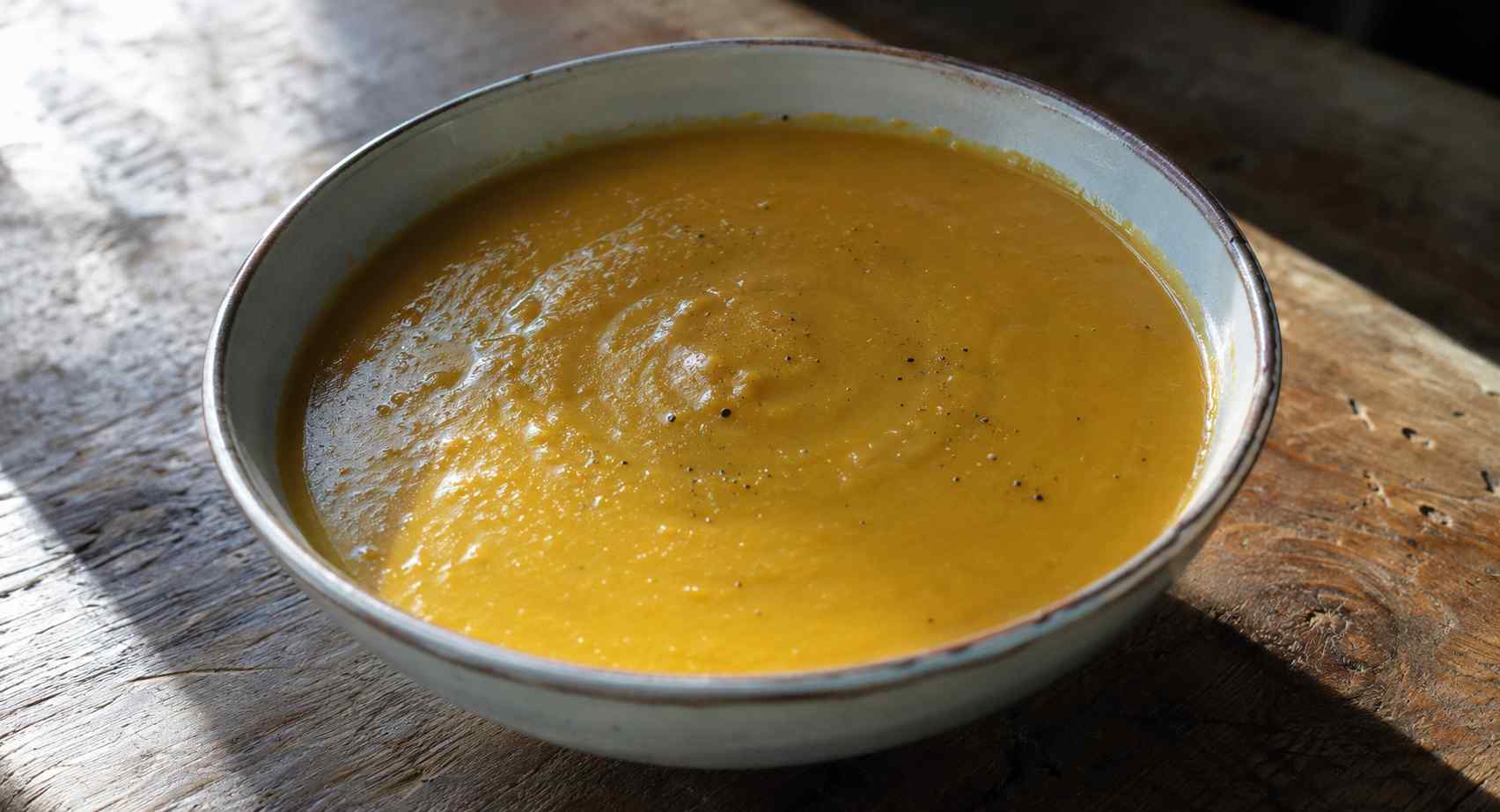 Potage à la courge butternut et beurre de coco